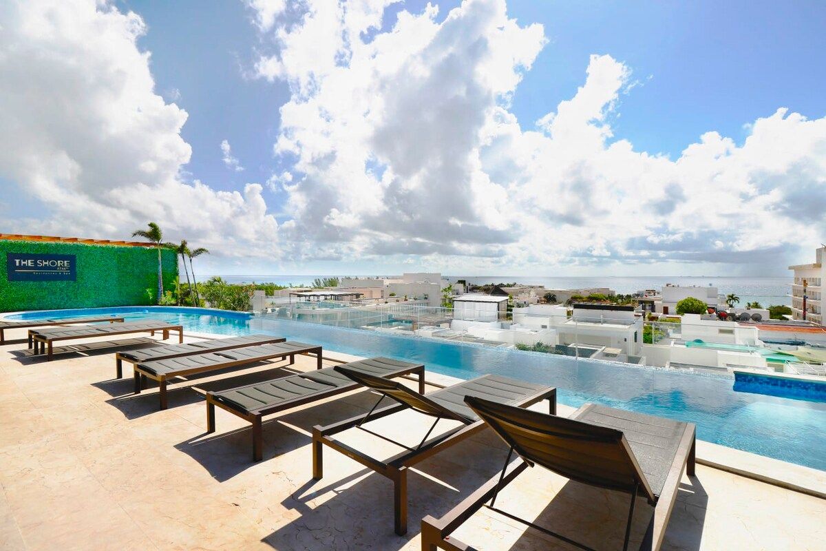 Samson Waters-Centrally located 1BR w/sea view Rooftop pool!-image-1