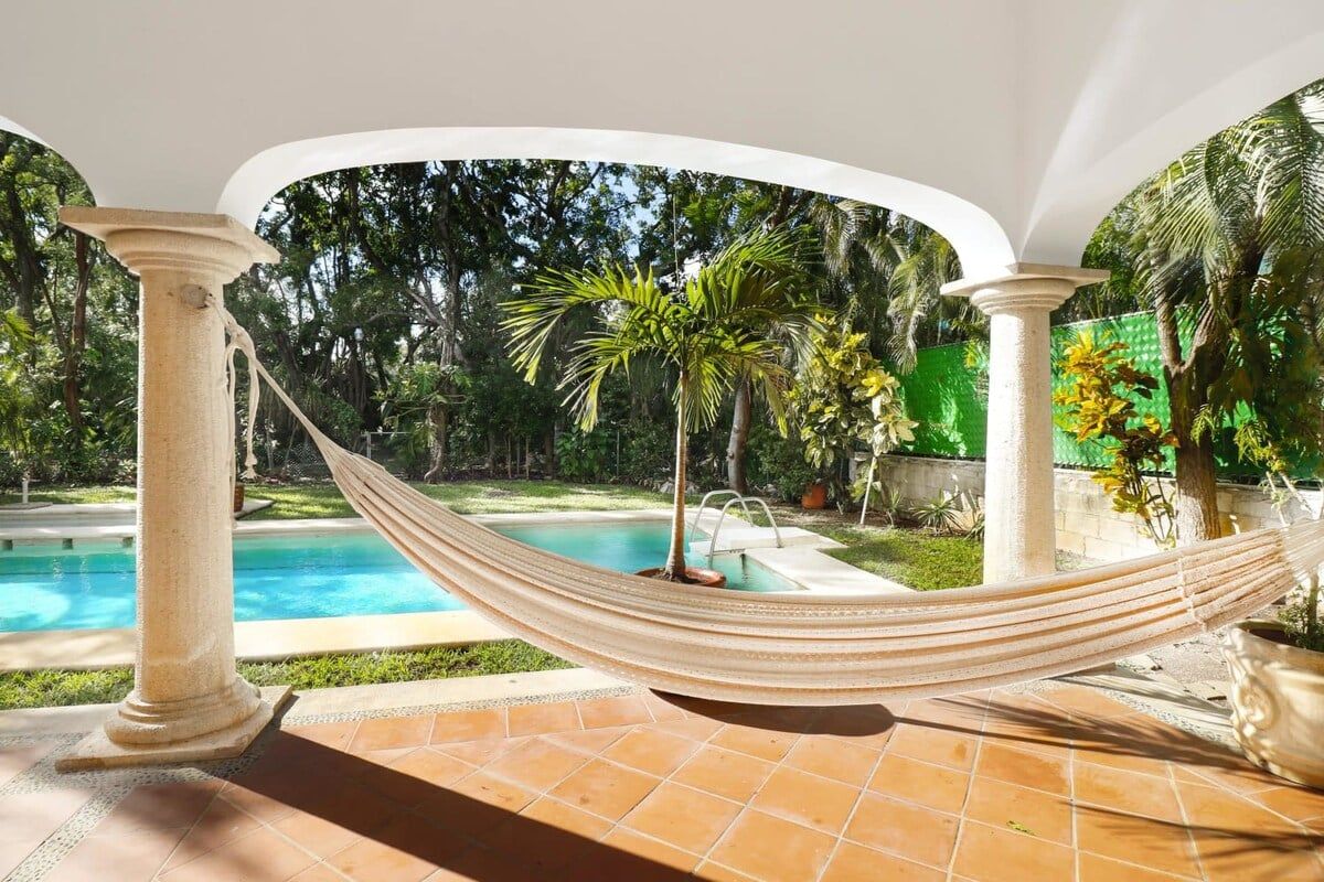 Samson Waters-Beautiful Villa with Private Pool Close To Beach!-image-1